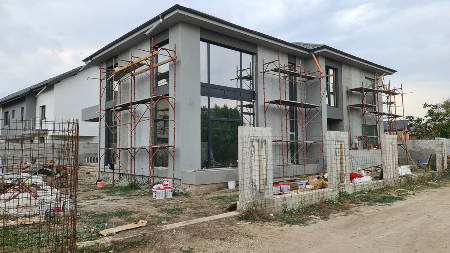 Conac in Voluntari mega mention Vila de lux fatada alba profile decorative