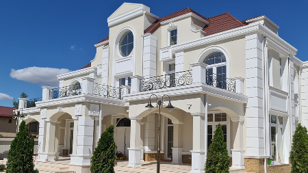 Conac in Voluntari mega mention Vila de lux fatada alba profile decorative
